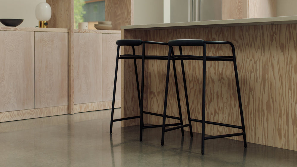 Banqueta de altura para mostrador — negra