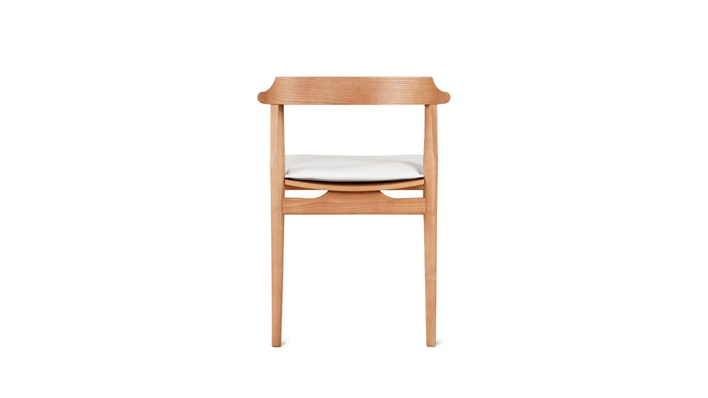 Silla de comedor Tuck In con cojín negro, roble teñido