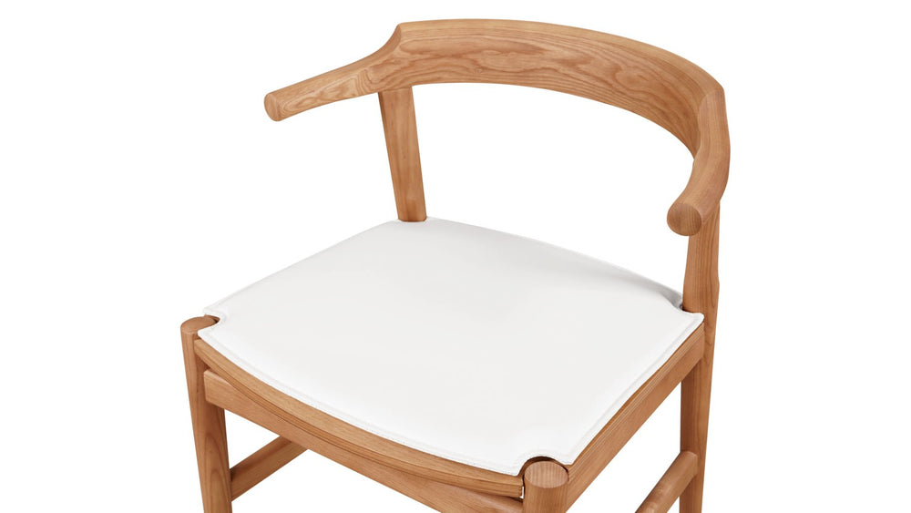 Silla de comedor Tuck In con cojín negro, roble teñido