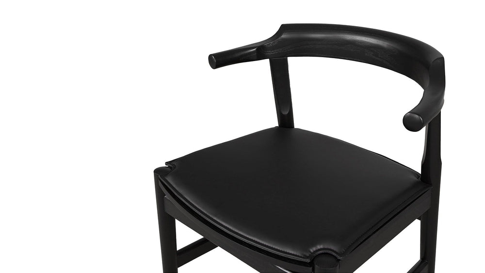 Silla de comedor Tuck In con cojín negro, fresno negro