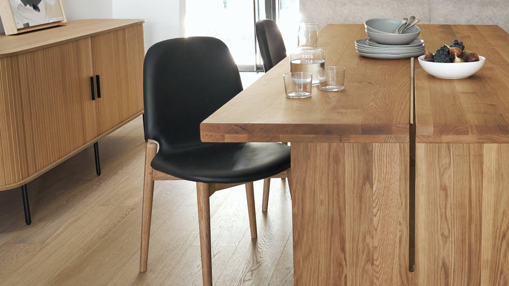 Silla de comedor Dine In (juego de dos), roble/cuero negro