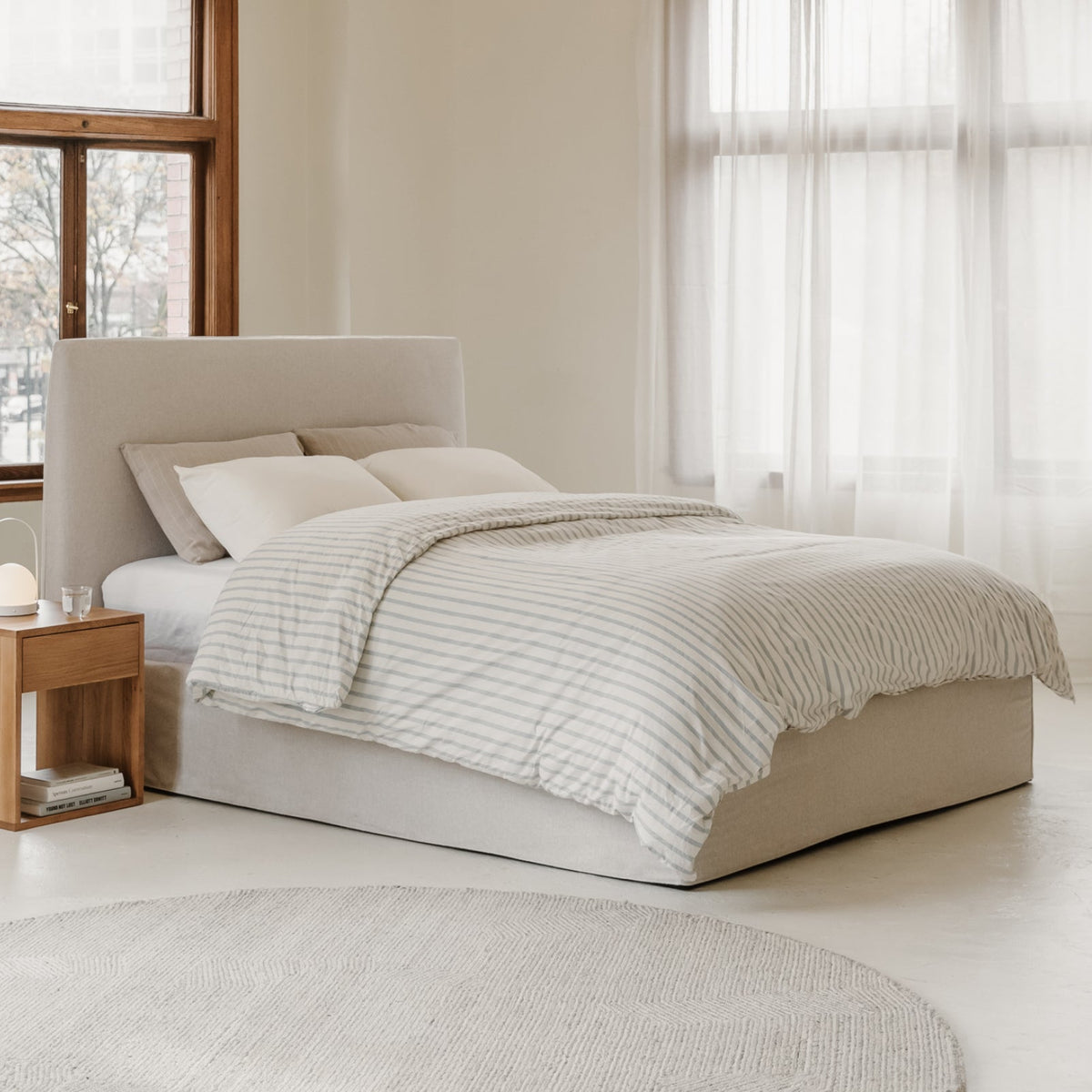 Cama Wave con almacenamiento, tamaño Queen, color latte
