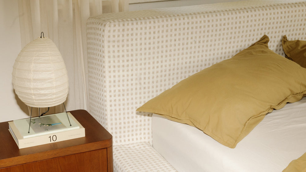 Movie Night™ Cama con almacenamiento, Queen, Carmel Check