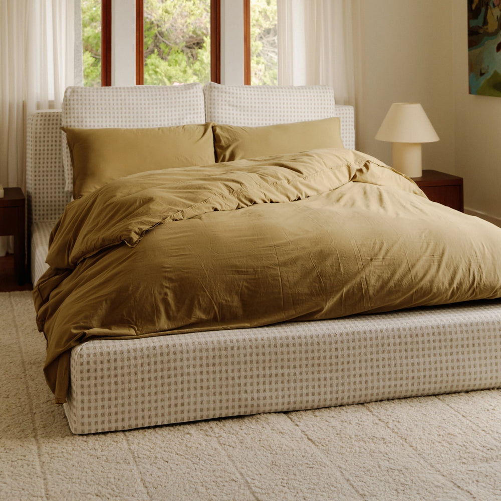 Movie Night™ Cama con almacenamiento, Queen, Carmel Check
