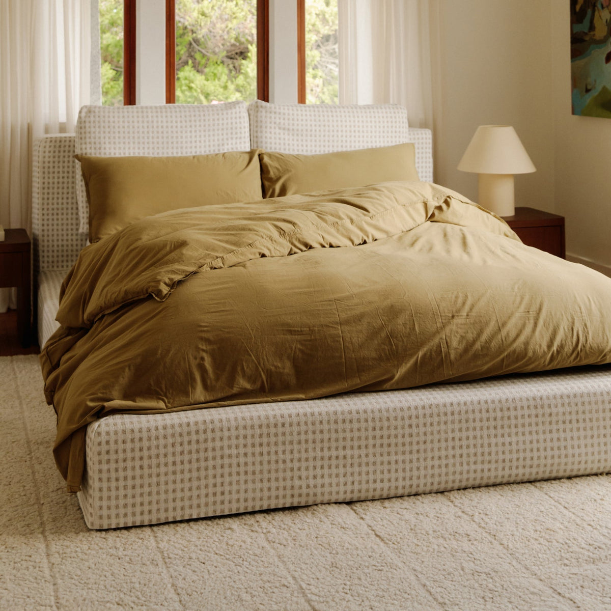 Movie Night™ Cama con almacenamiento, Queen, Carmel Check