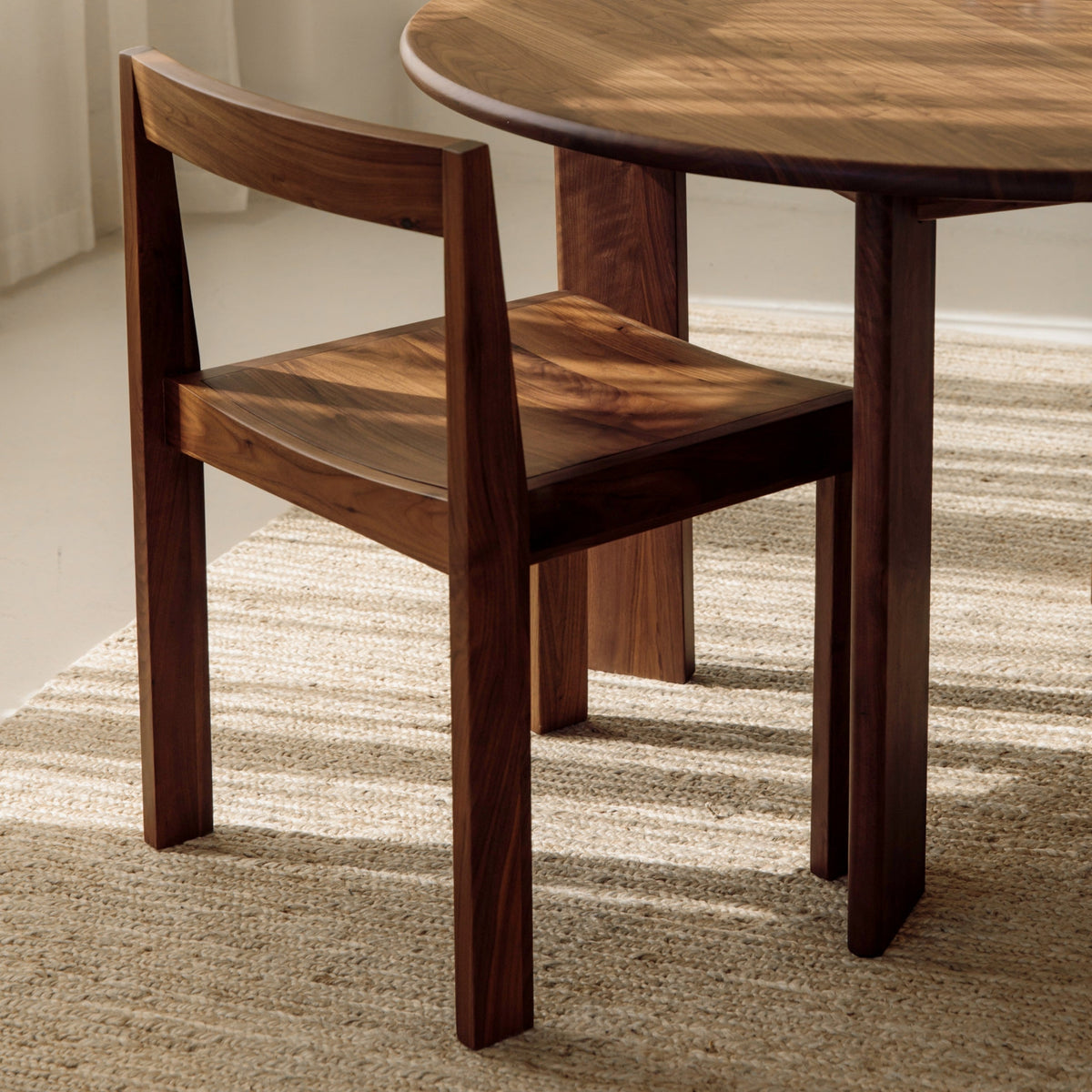 Silla de comedor Plane (Juego de dos), nogal americano