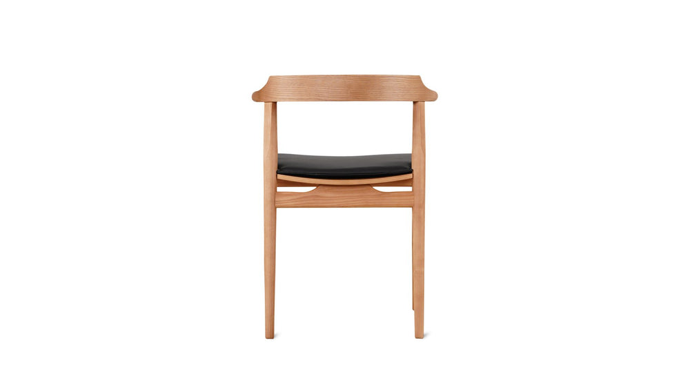 Silla de comedor Tuck In con cojín negro, roble teñido