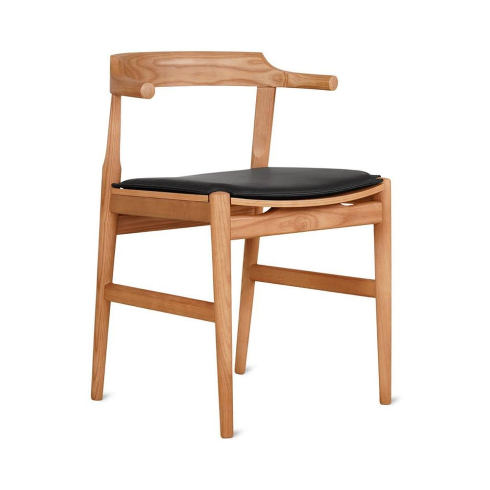 Silla de comedor Tuck In con cojín negro, roble teñido