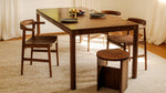 Silla de comedor Tuck In, asiento de madera, nogal teñido