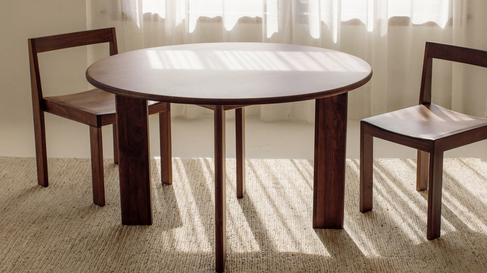 Mesa de comedor redonda Frame, para 4 a 5 personas, nogal americano