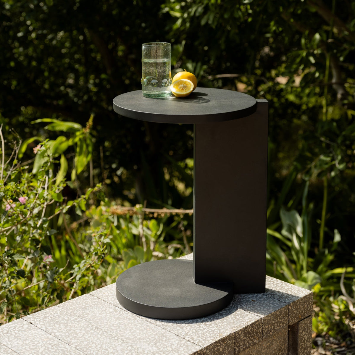 By Your Side Mesa para exterior, metal negro