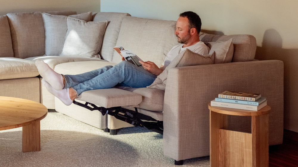 Lift Off Sofá modular de 2 piezas con reclinador eléctrico, champán