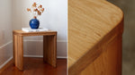 Mesa auxiliar Form, roble