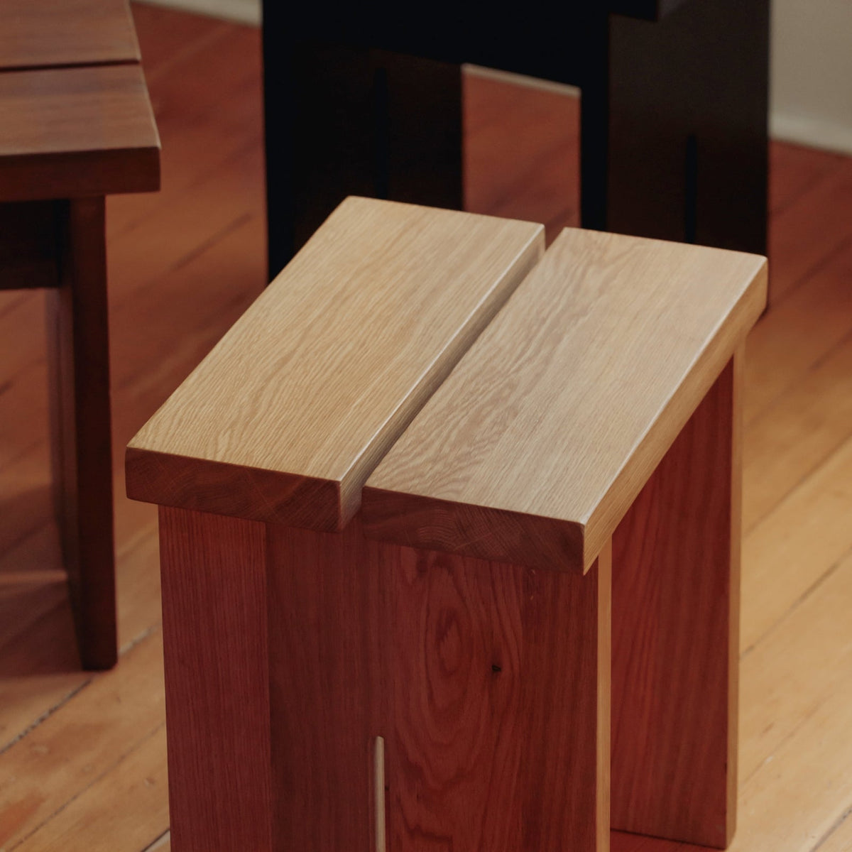 Taburete Plane, roble
